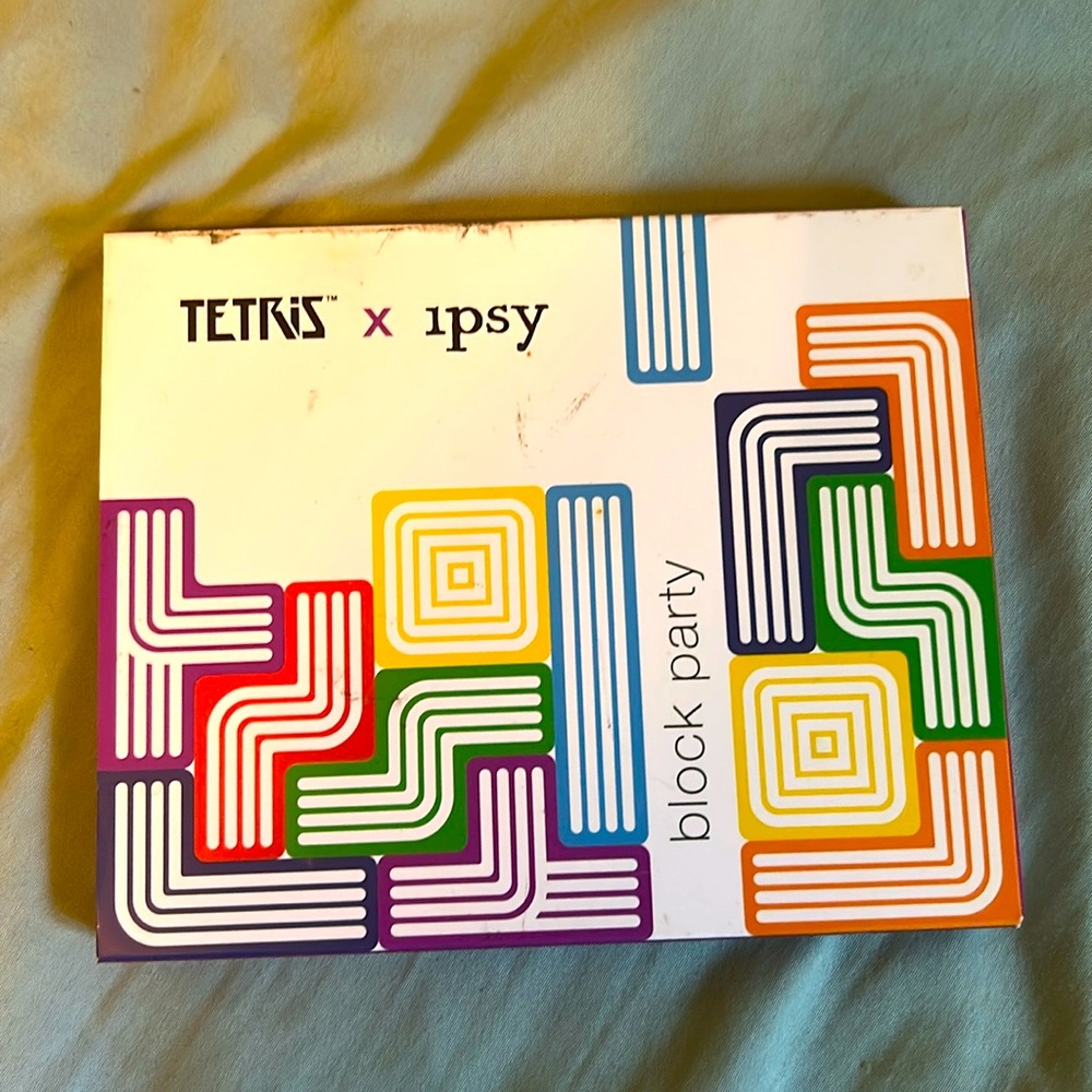 New Tetris x Ipsy Block Party 6 eyeshadow palette